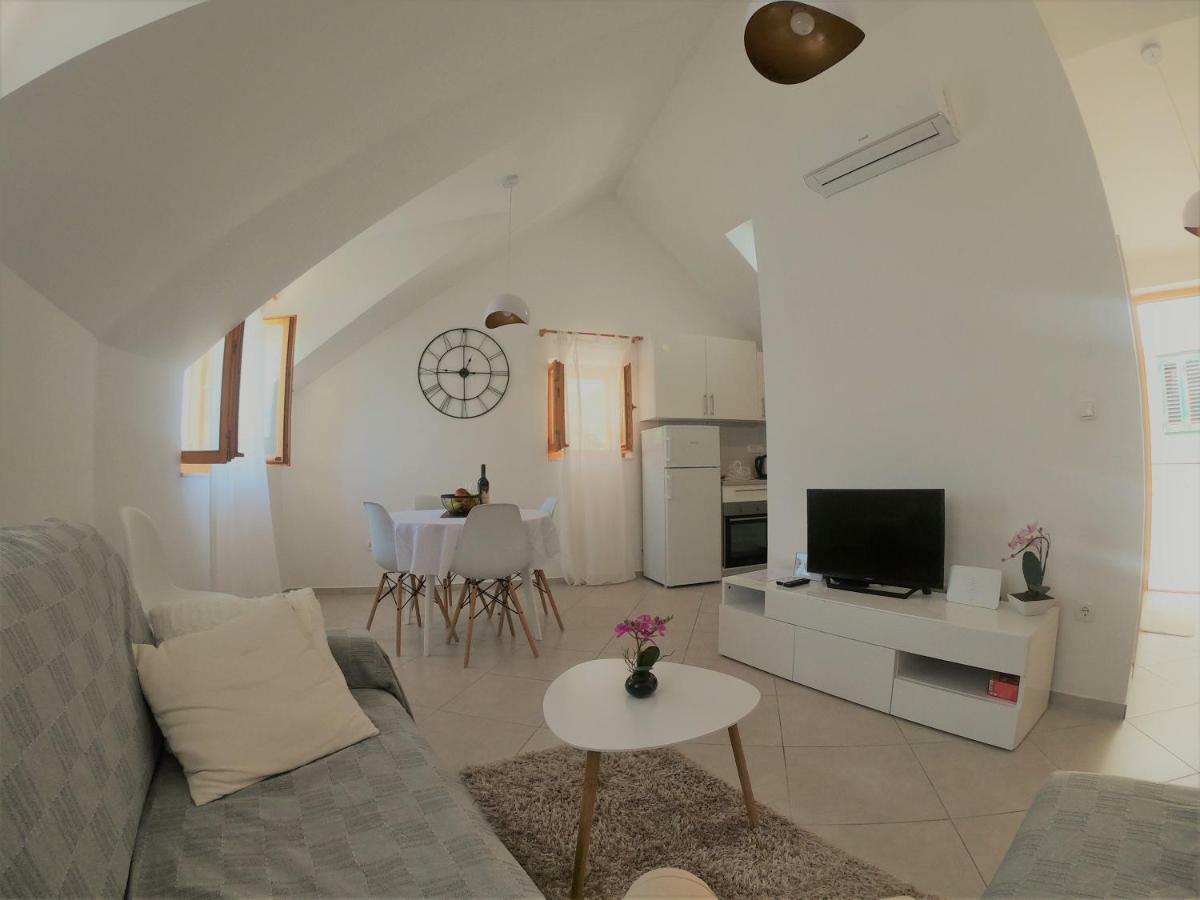 Apartment Vesna プリモシュテン エクステリア 写真