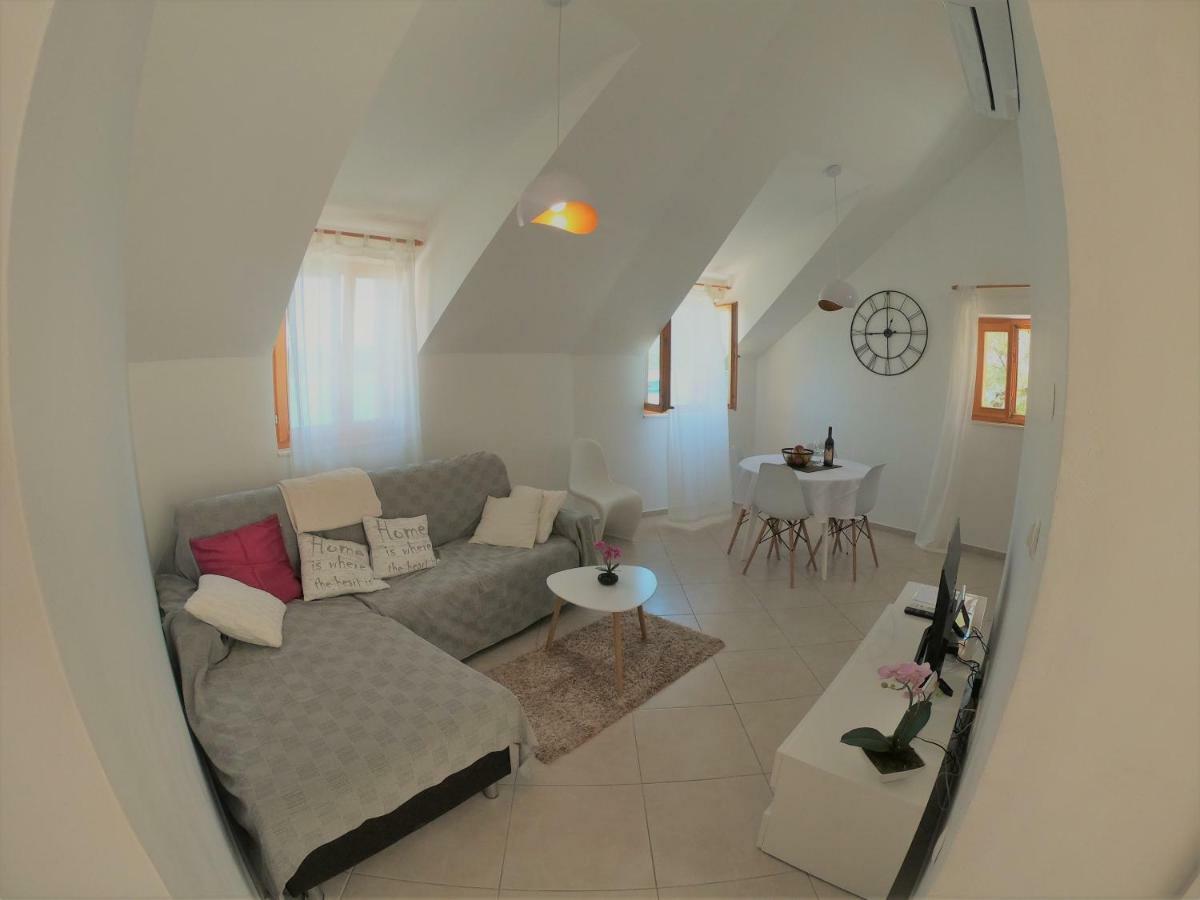 Apartment Vesna プリモシュテン エクステリア 写真